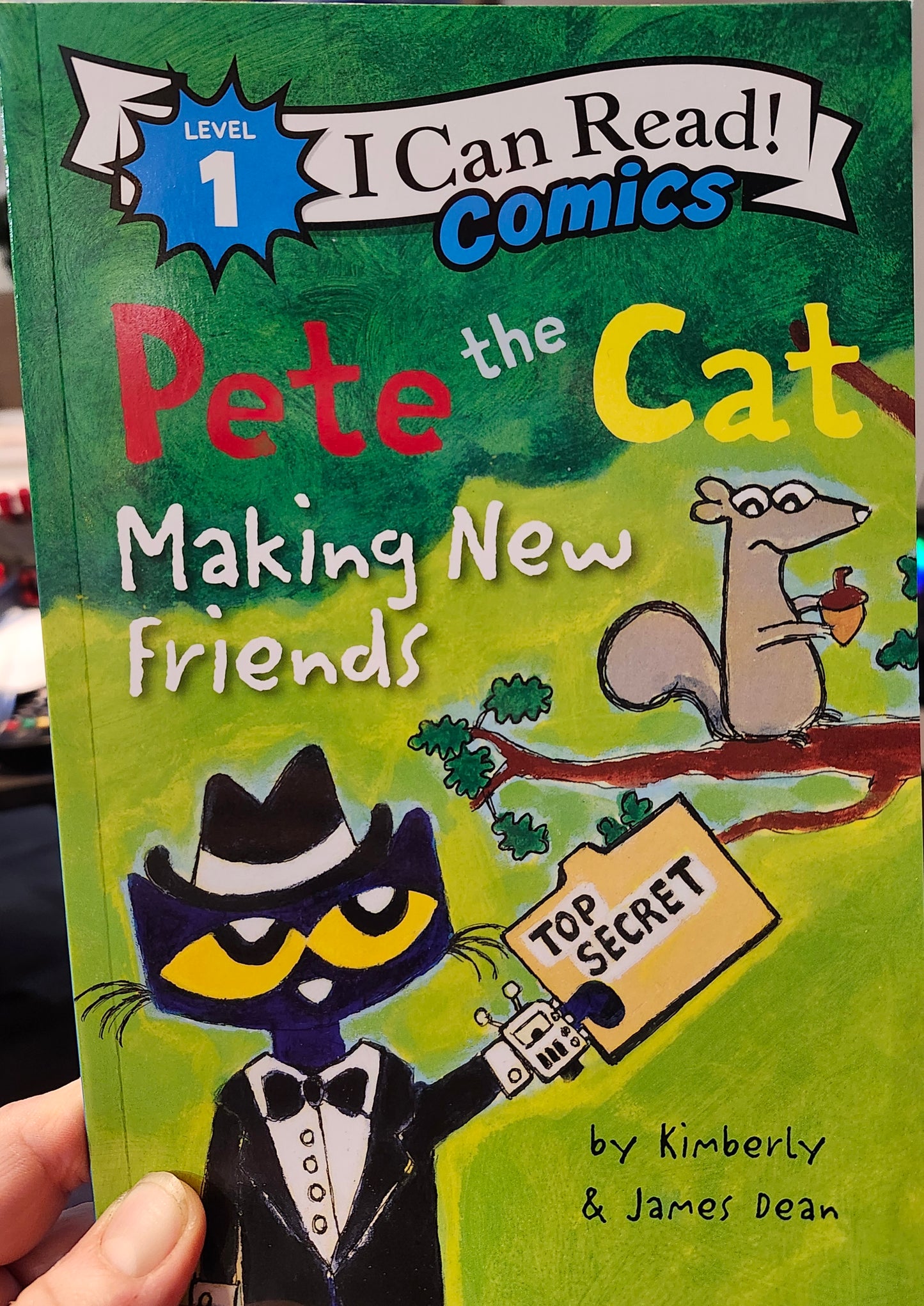 "Pete the Cat: Making New Friends (I Can Read Comics Level 1)"