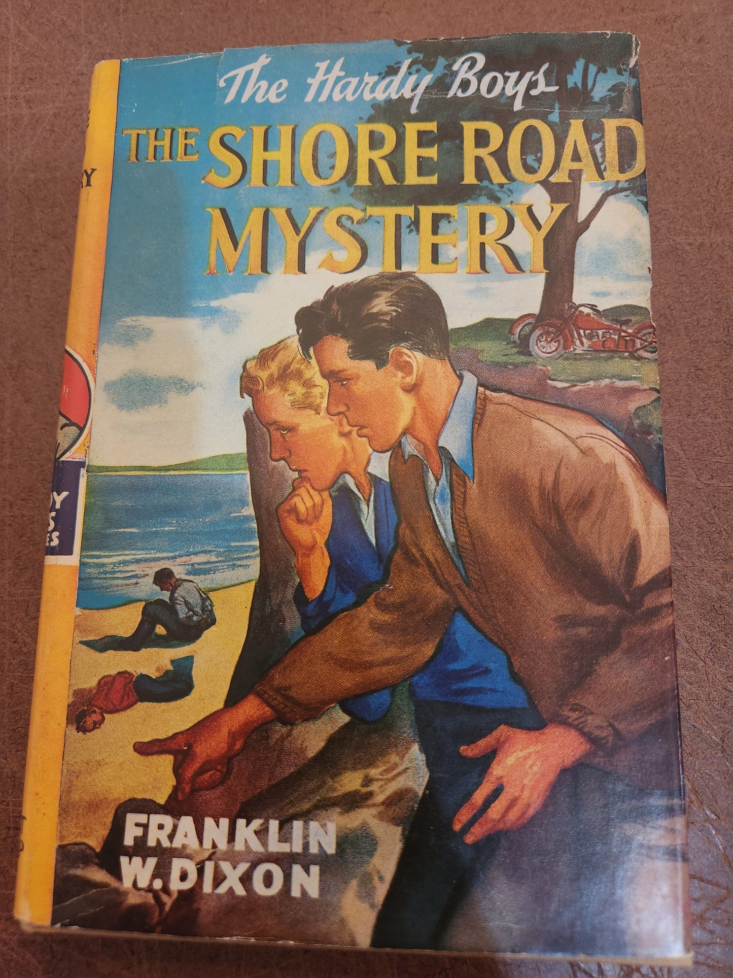 Hardy Boys The Shore Road Mystery, Pub 28/printed 58, Yellow spine, Dixon