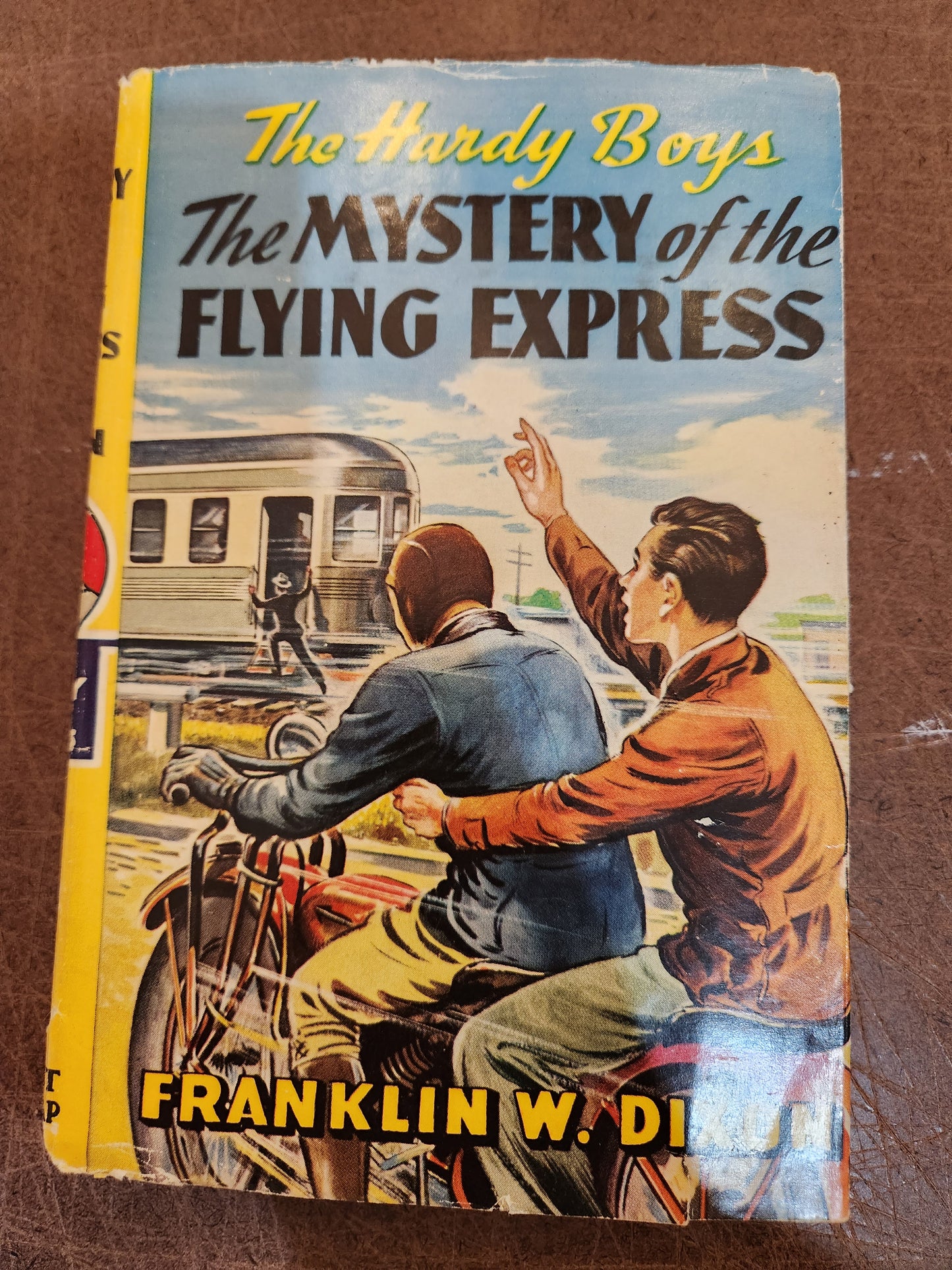 The Mystery of the Flying Express The Hardy Boys #20 Franklin W Dixon 1958 a-32