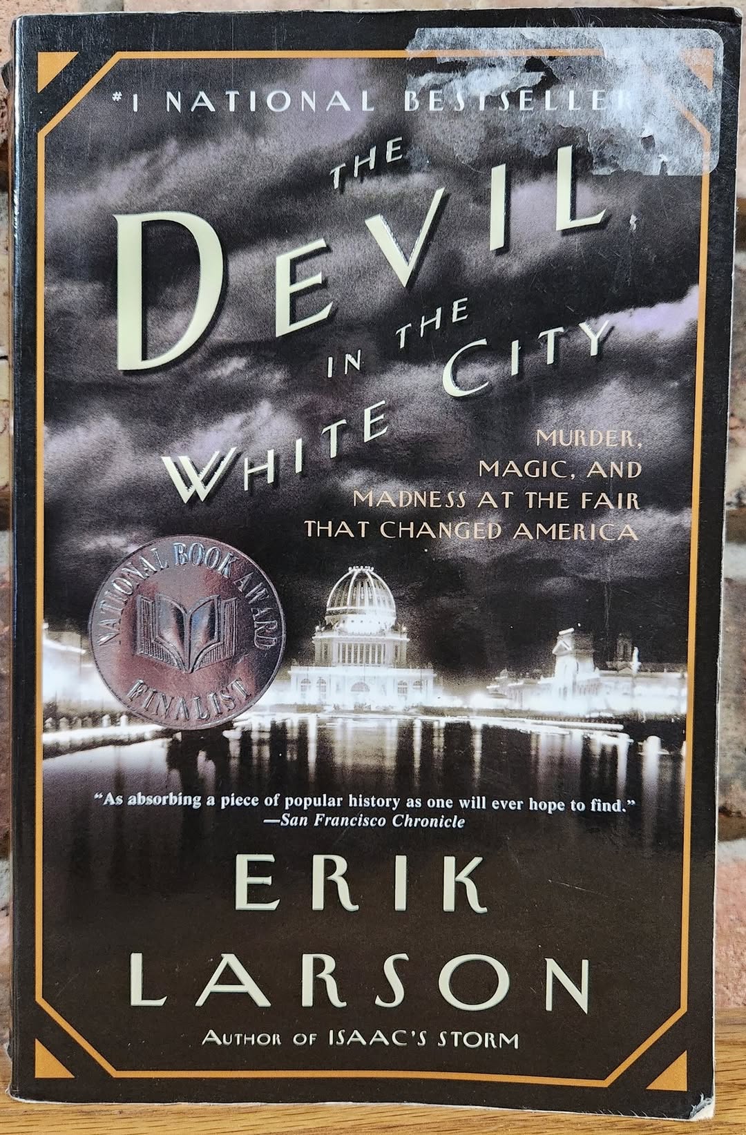 "The Devil in the White City: Murder, Magic, and Madness at the Fair That Changed America" Paperback by Erik Larson