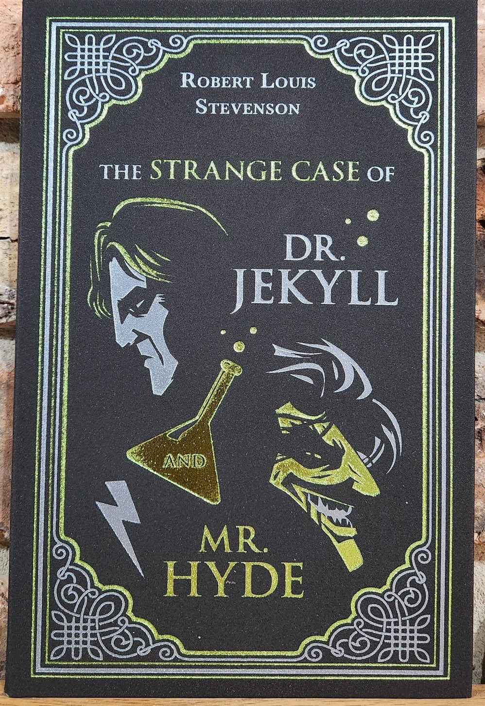 "The Strange Case of Dr. Jekyll and Mr. Hyde" - the Original 1886 Classic by Robert Louis Stevenson (Papermill Press Classics)