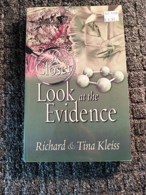 A Closer Look at the Evidence (Daily Devotional); Richard & Tina Kleiss - Dead Tree Dreams Bookstore